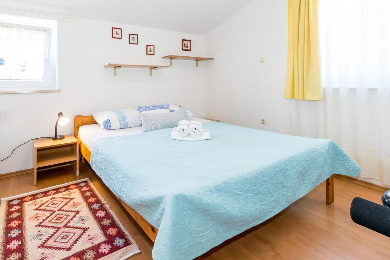 Cozy Apartments Emina Near The Sea Premantura Exterior photo